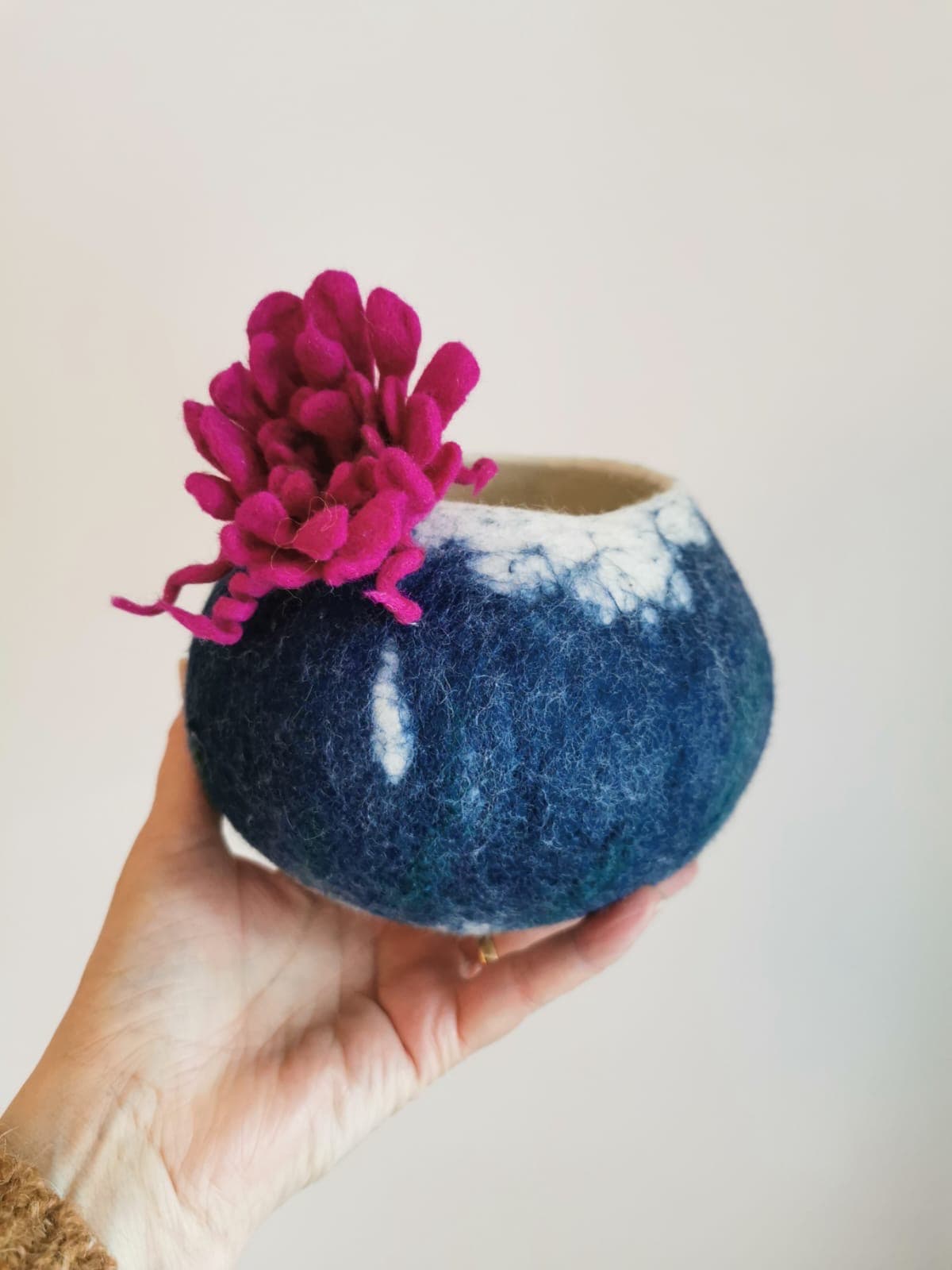 Blaue Filzschale